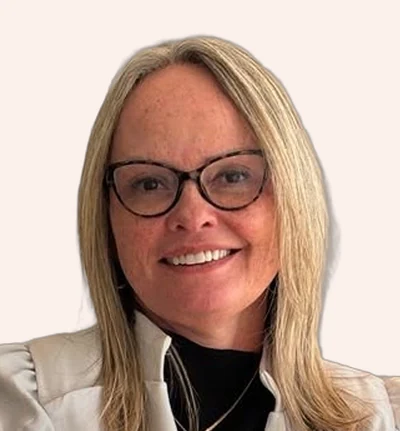 Dra. Patrícia Moitinho Ferreira, oftalmologista que faz plástica ocular no HOB